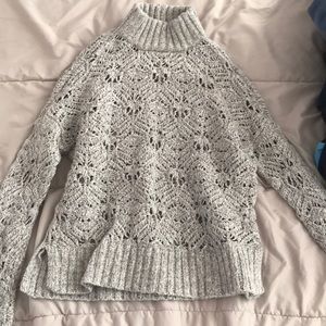 AMERICAN EAGLE GREY SWEATER